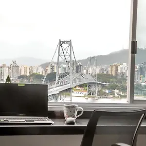 https://magnifico-quarto-em-apto-com-vista-espetacular.santa-catarina-brasil.com